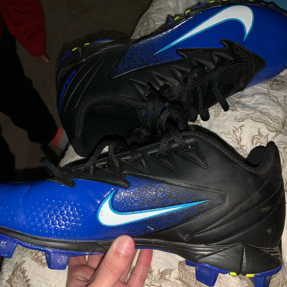 Baseball cleats